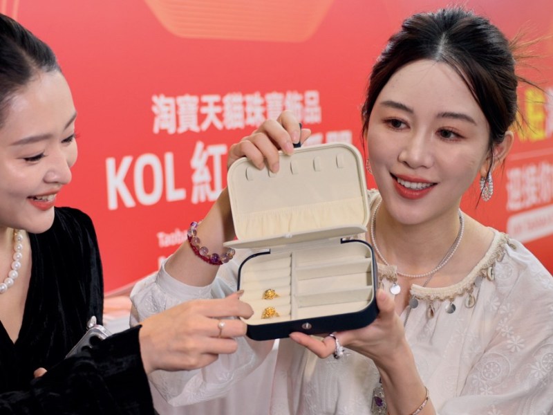 An inspiring trip: Retail Jeweller hosts buyer delegation to Hong Kong jewellery&nbsp;fairs
